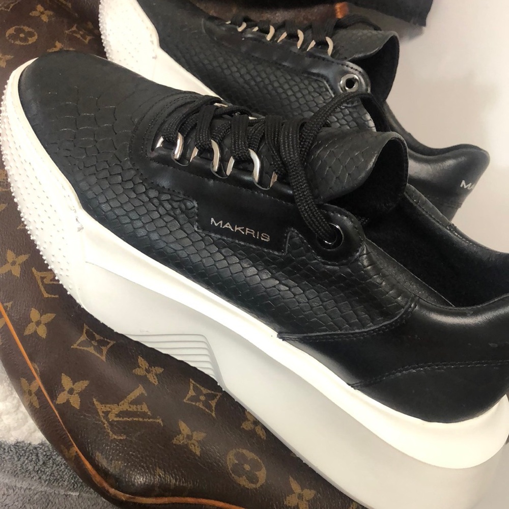 Men’s size 10 (41) NEW Beautiful Black